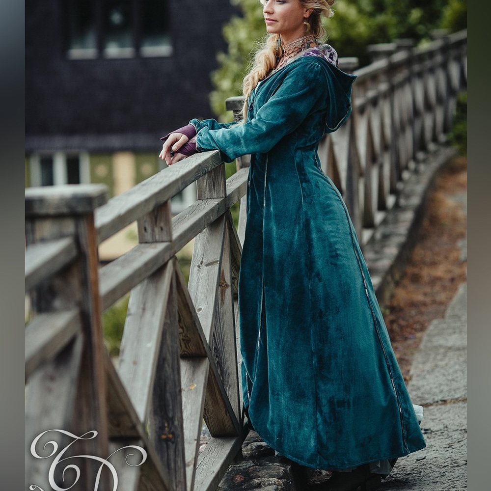 Timjan Designs Priestess velvet coat. Size M.